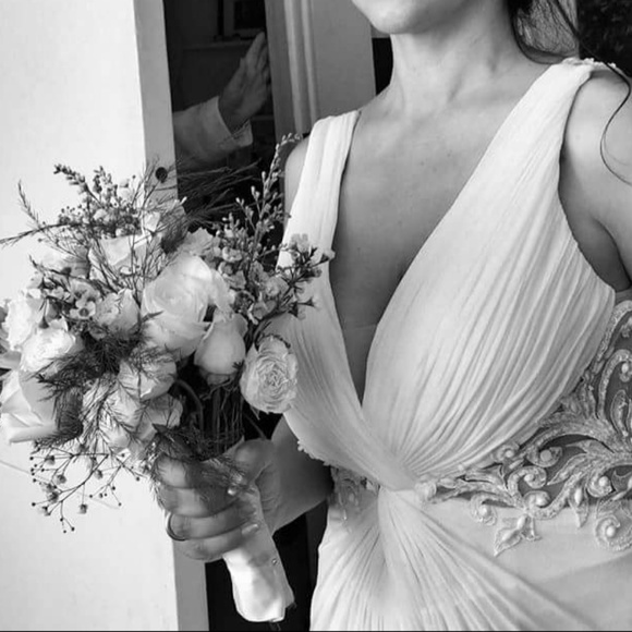 Beautiful White dress - Picture 4 of 7